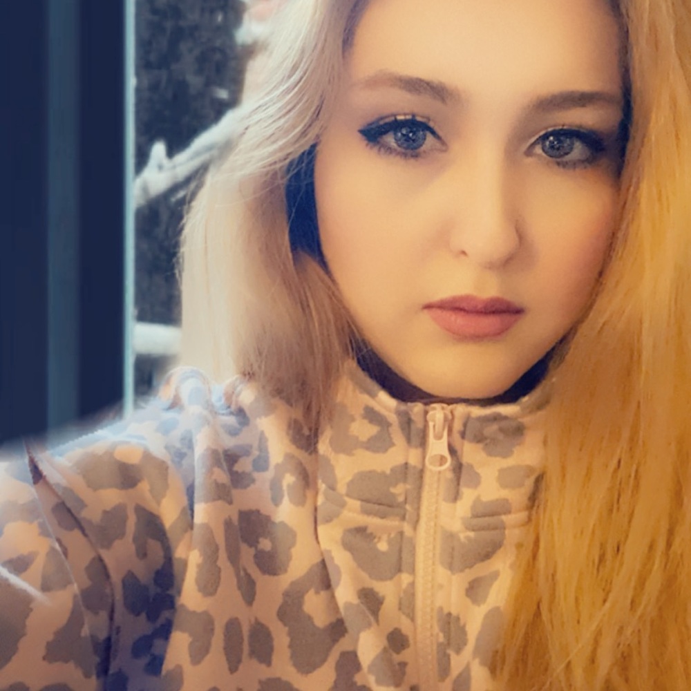 Meet your Posher, Ayla